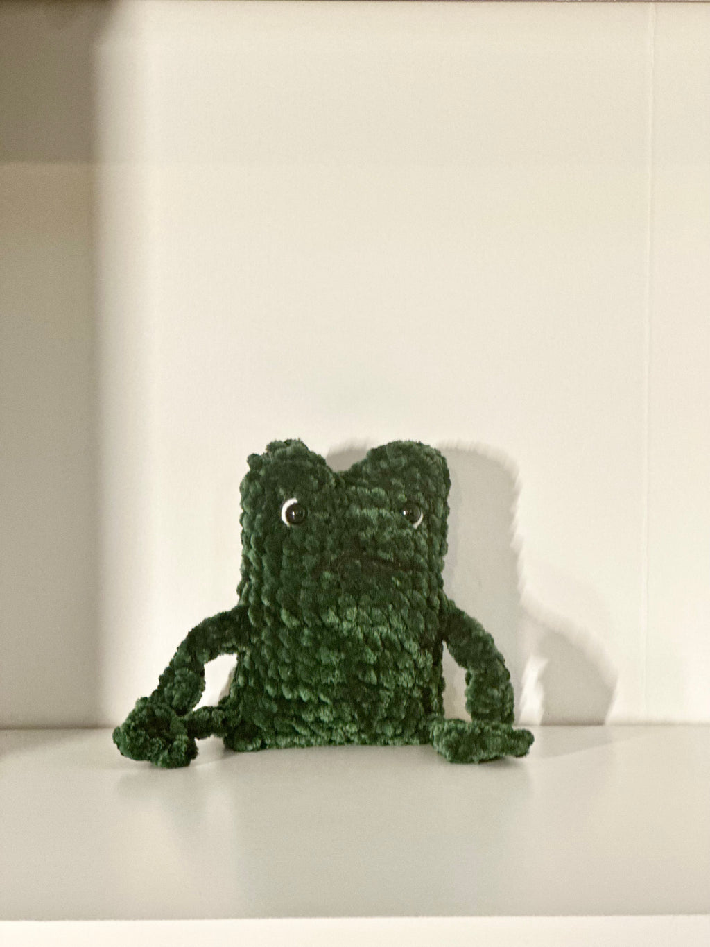 Leggy Frog Friend - Backpack Buddy Amigurumi