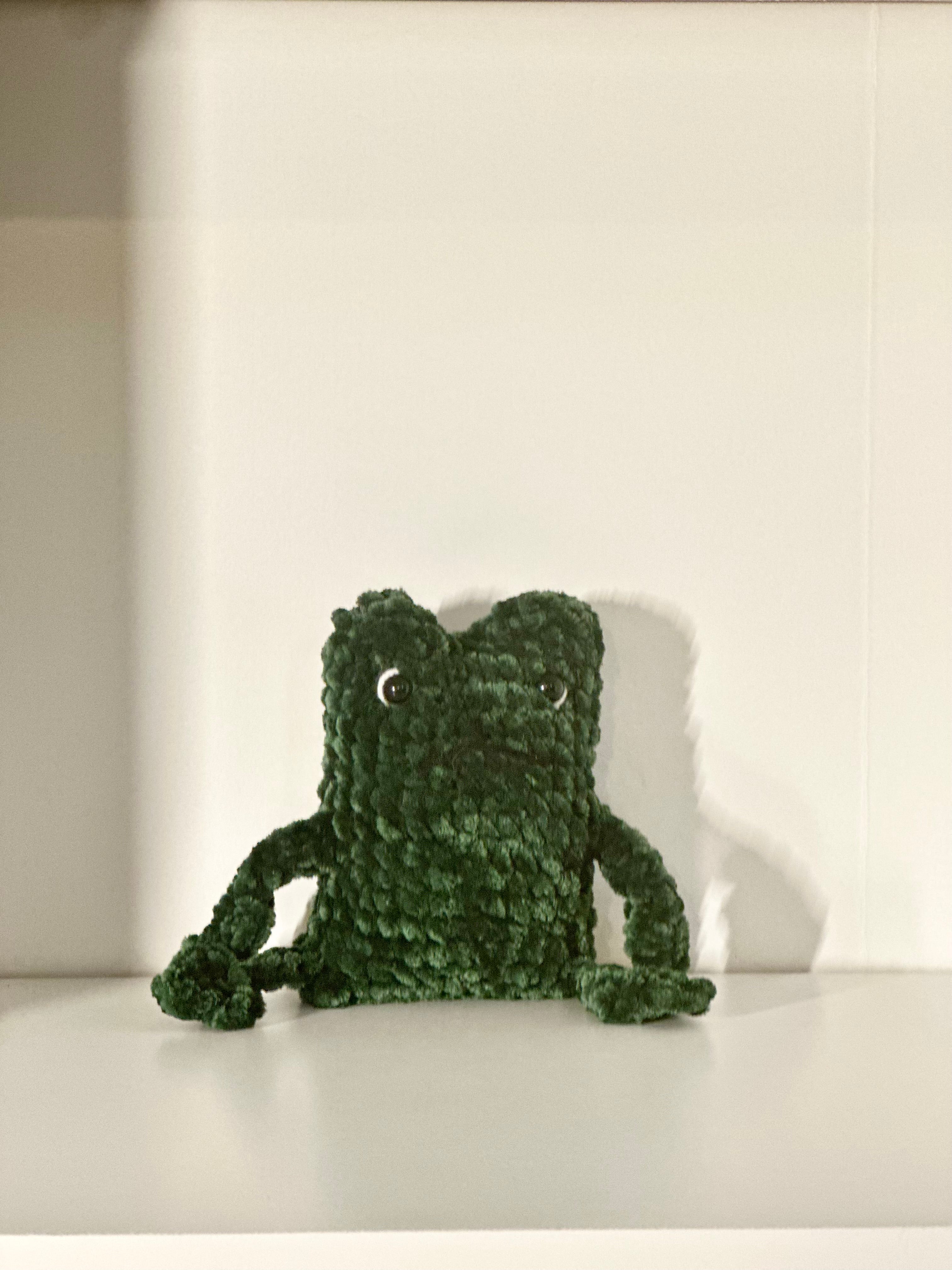 Leggy Frog Friend - Backpack Buddy Amigurumi