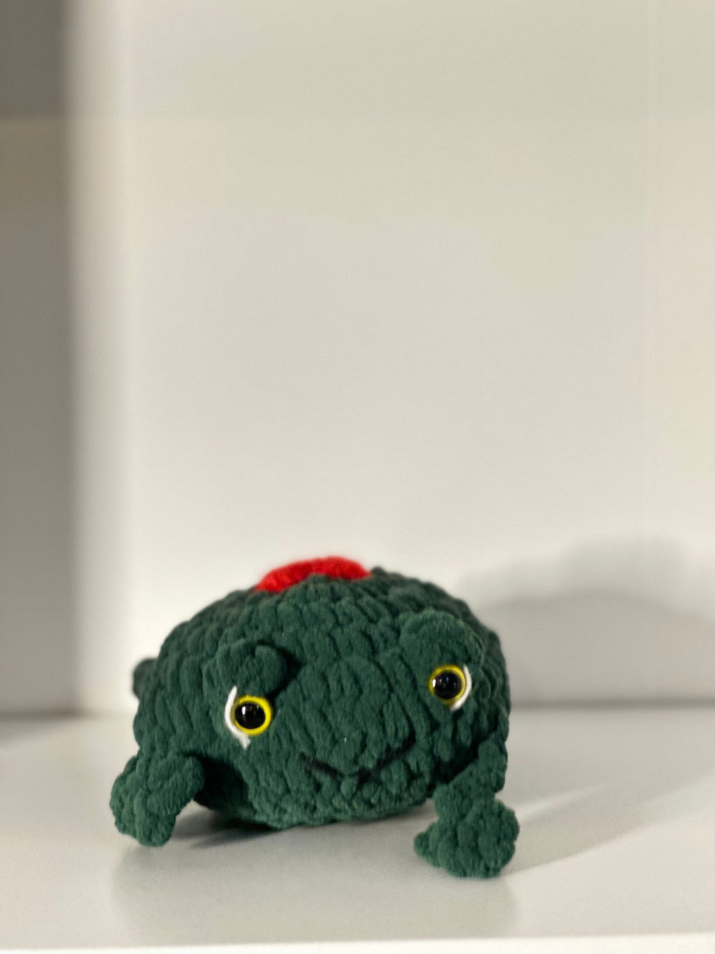 Fat Frog Plush with Heart - Adorable Chubby Amigurumi
