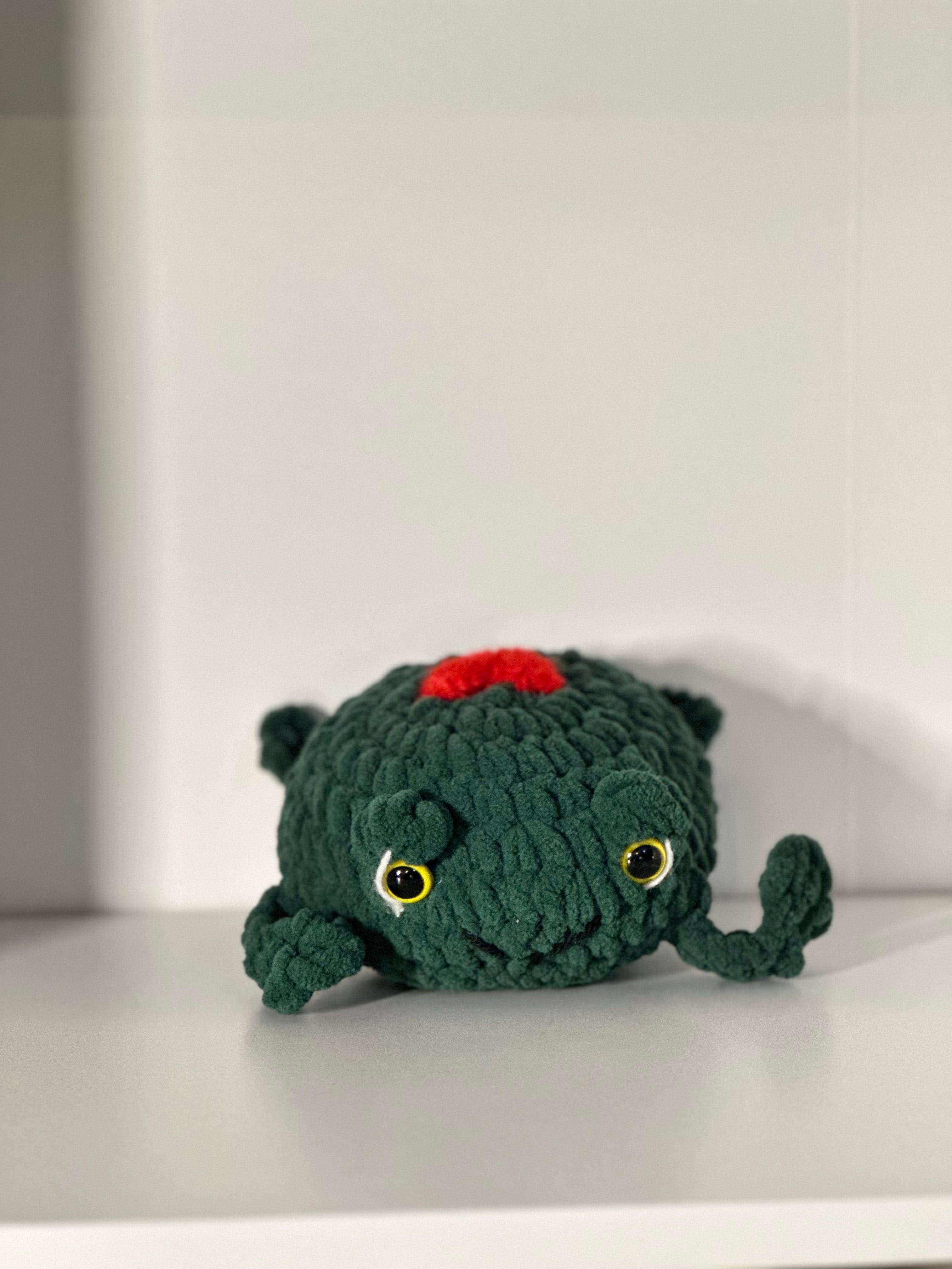 Fat Frog Plush with Heart - Adorable Chubby Amigurumi
