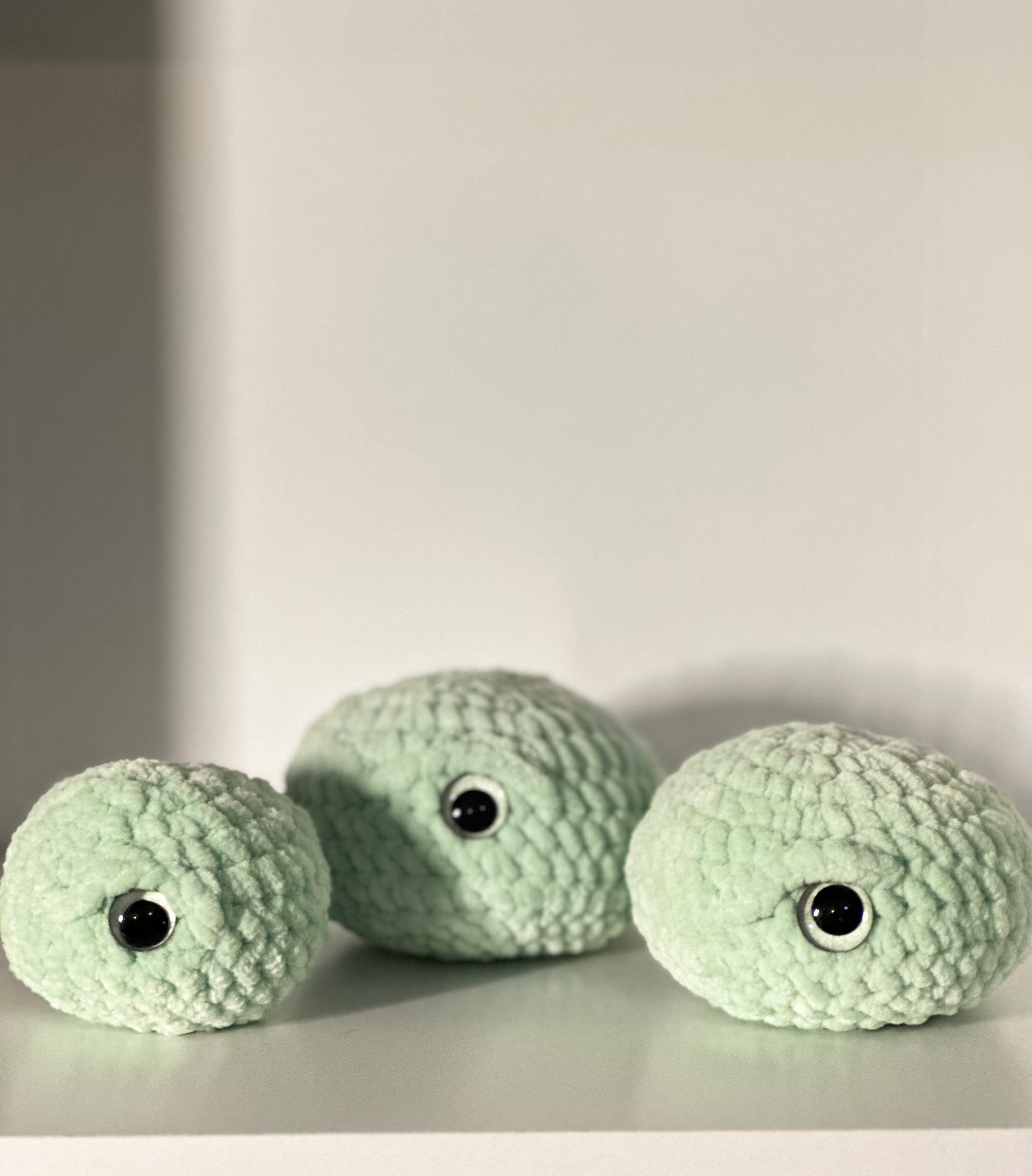 Medium Watcher Desk Buddy - Mythical One-Eye Amigurumi